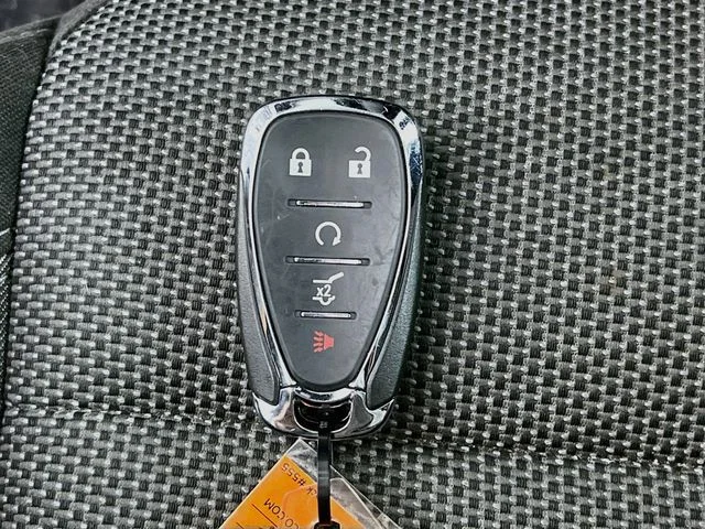 Used 2023 Blue Chevrolet 1LT image 30