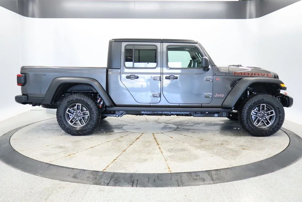 New 2026 Granite Crystal Metallic Clearcoat Jeep Mojave image 8