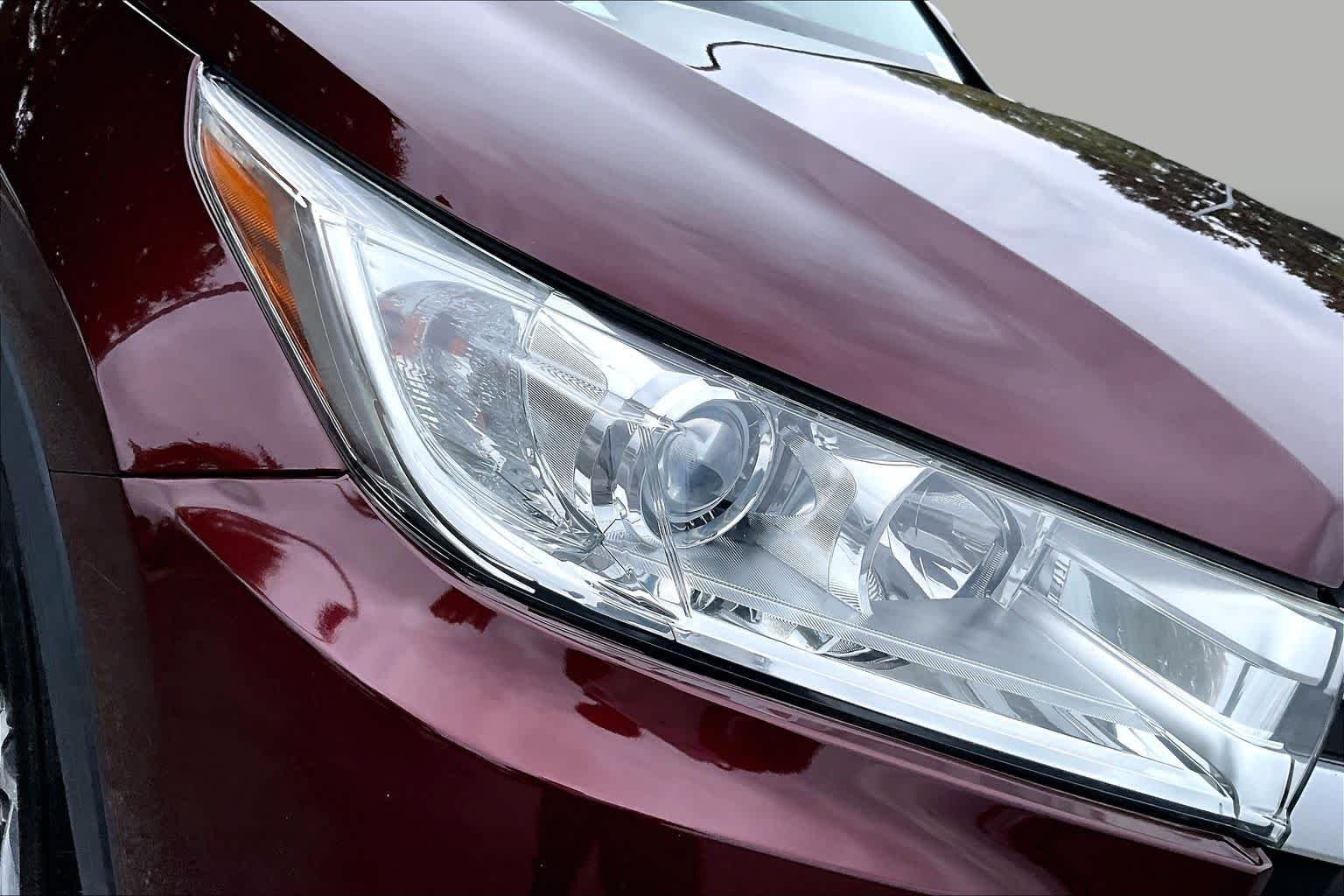 Used 2019 Ooh La La Rouge Mica Toyota XLE image 28