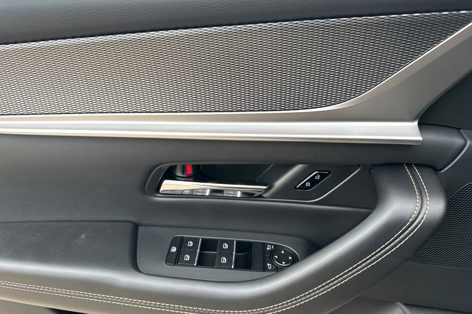 2025 Mazda CX-70 Premium Package - Photo 11