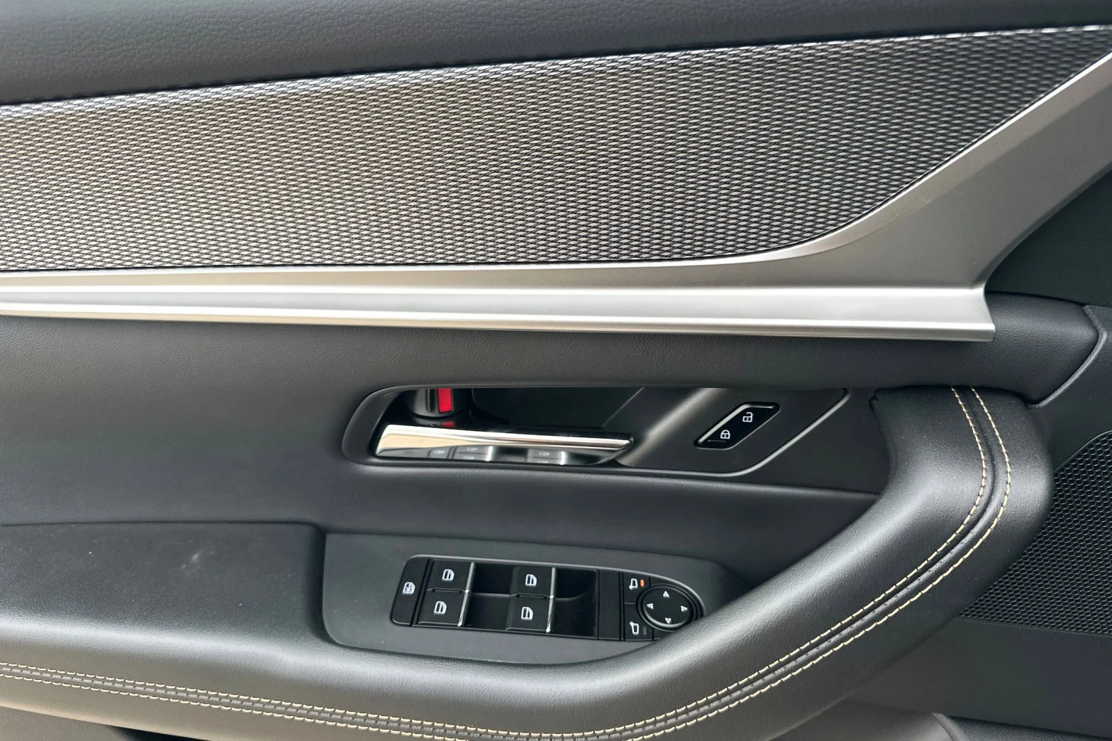 2025 Mazda CX-70 Premium Package - Photo 11