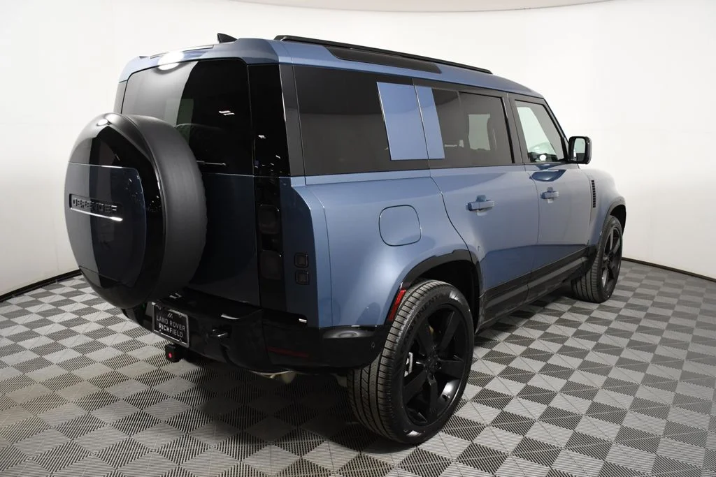 New 2026 Tasman Blue Land Rover X-Dynamic SE image 6