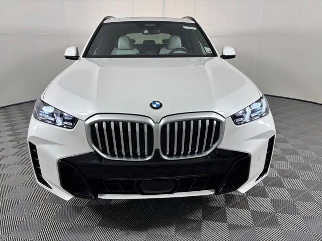 New 2026 Mineral White Metallic BMW xDrive40i image 2