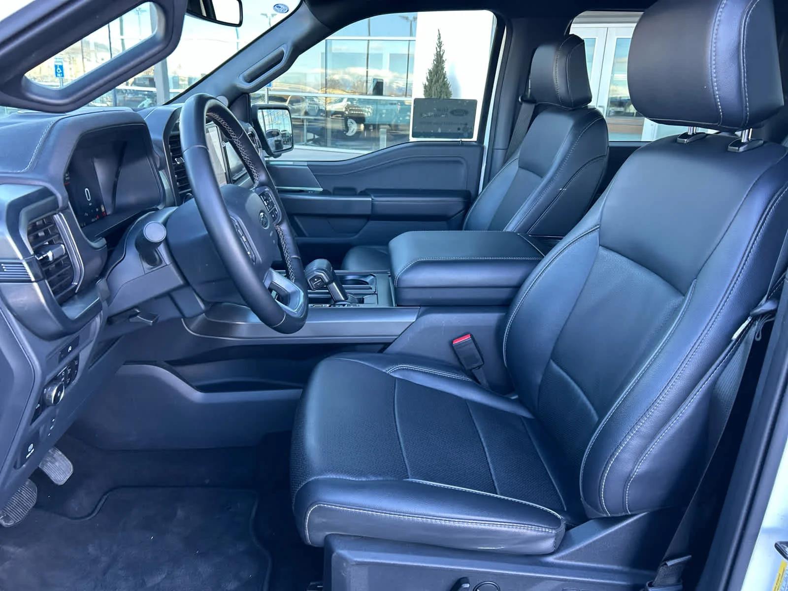 Certified Used 2025 Oxford White Clearcoat Ford LARIAT image 27