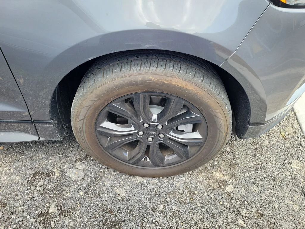 Used 2024 Gray Ford SE image 2