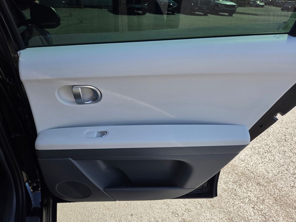 Used 2024 Black Hyundai SEL image 17