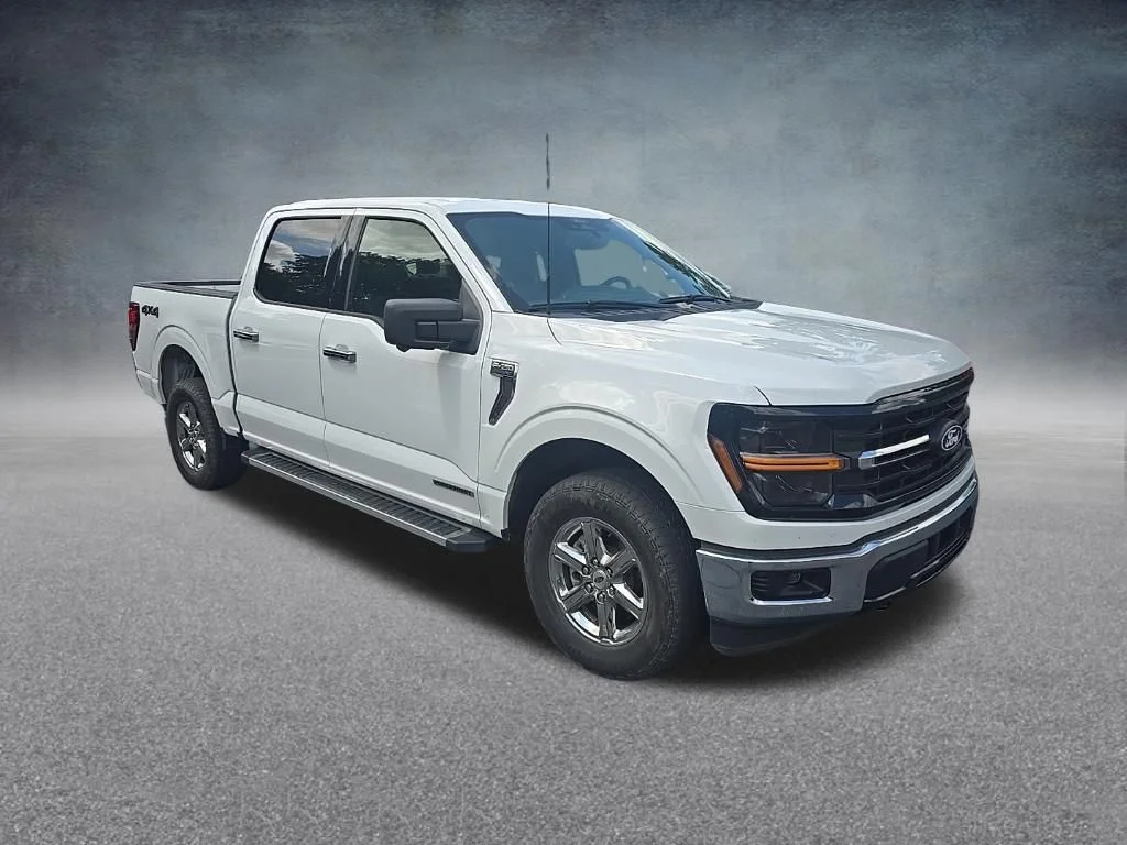 Used 2024 White Ford XLT image 2