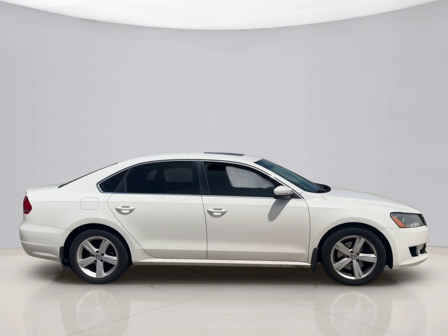 Used 2013 White Volkswagen 2.5 SE MT image 6