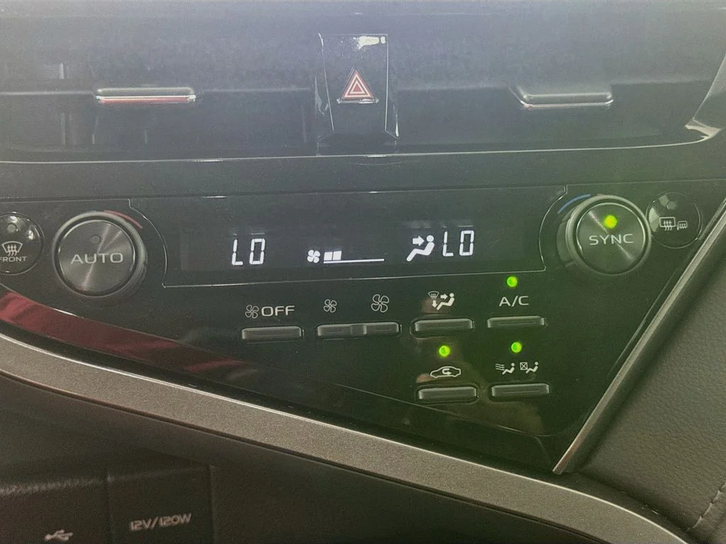 Used 2021 Wind Chill Pearl Toyota Hybrid XLE image 15