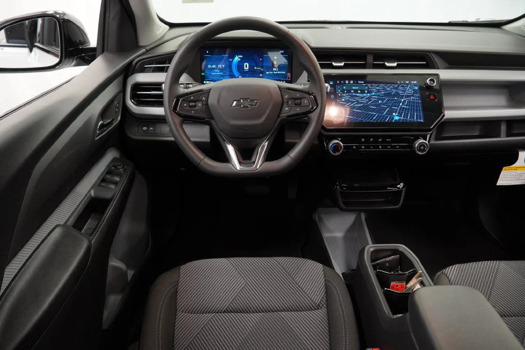 New 2027 Summit White Chevrolet LT image 13