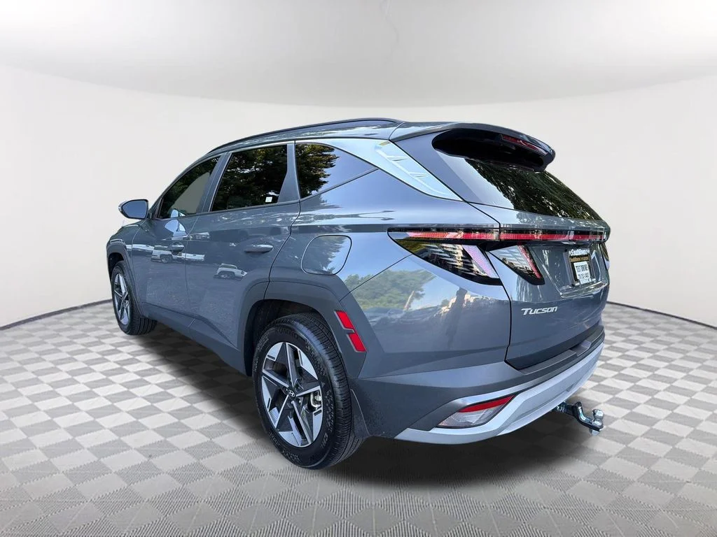 Used 2025 Gray Hyundai SEL Convenience image 7