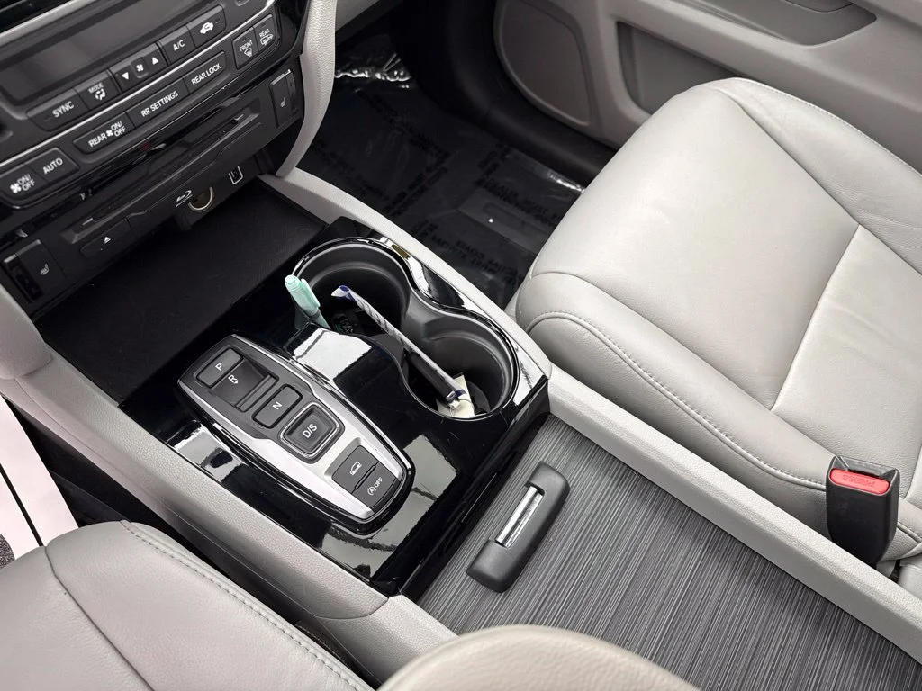 2022 Honda Pilot TOURING SUV Slide 20