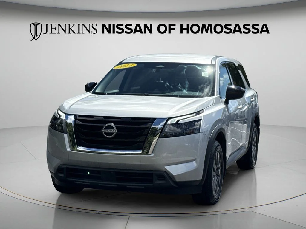 Used 2024 Silver Nissan S image 15