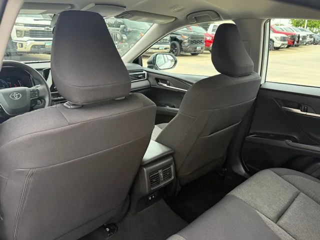 2025 Toyota Camry LE - Photo 28