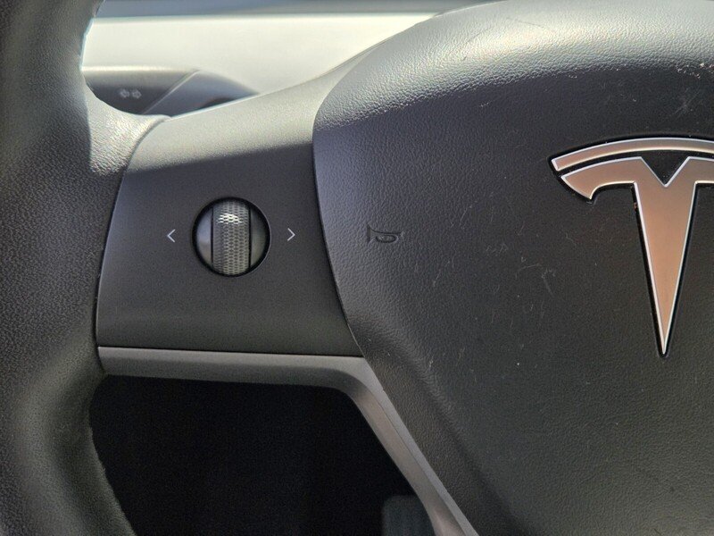 Used 2020  Tesla Long Range image 29