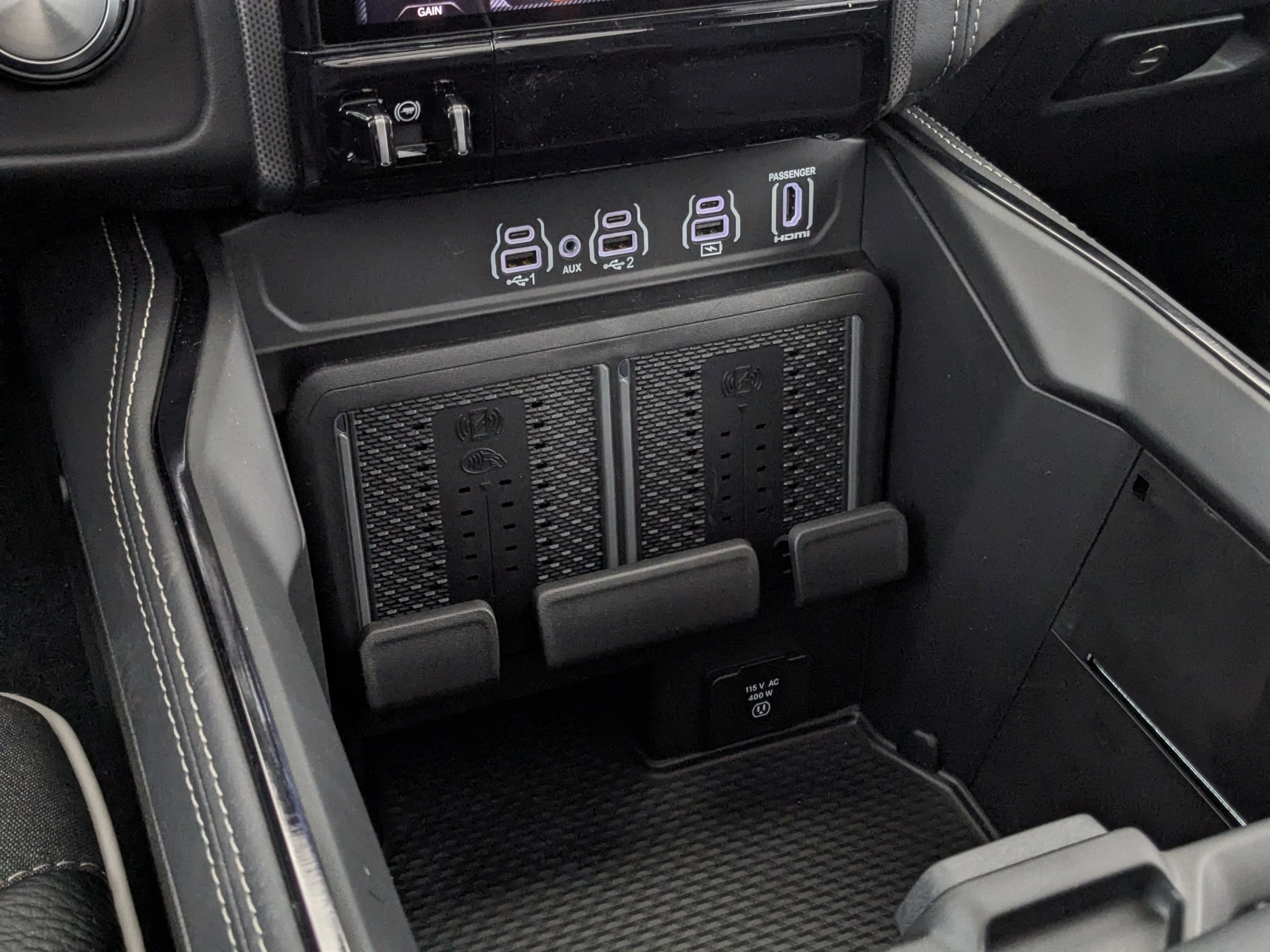 New 2026 Black RAM Limited - 5.7L HEMI V8 LEVEL 1 PKG PANO SUNROOF image 23