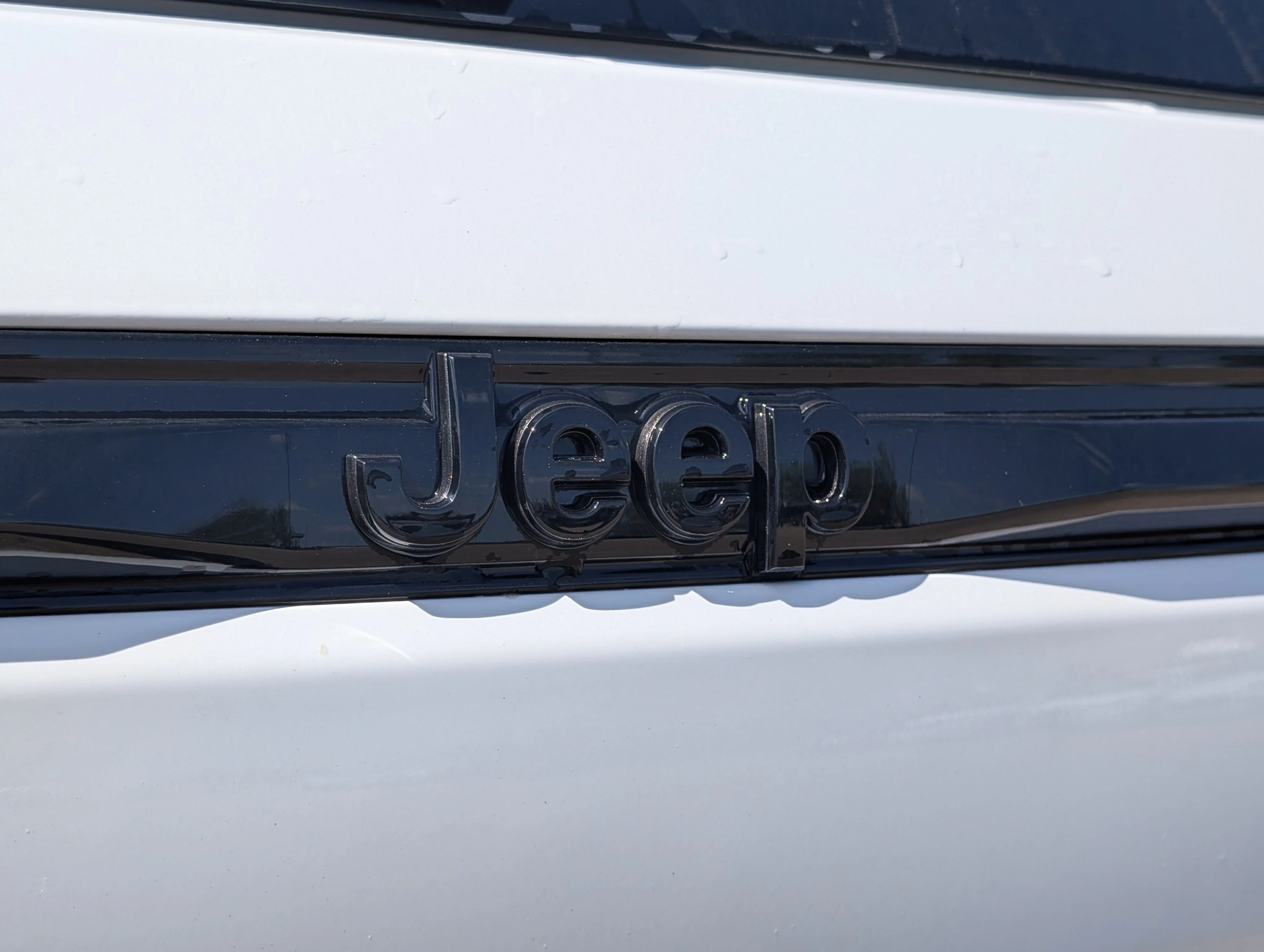 New 2025 Bright White Jeep Limited image 15