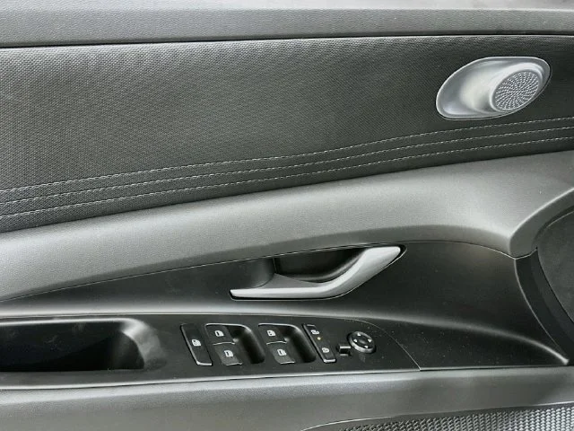 New 2026 Hyundai ELANTRA SE