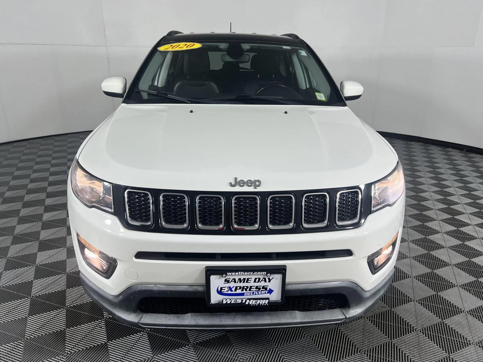 Used 2020 White Clearcoat Jeep Latitude image 3