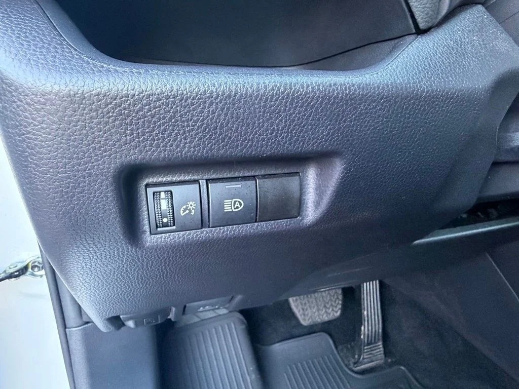 Used 2025 White Toyota XLE image 22