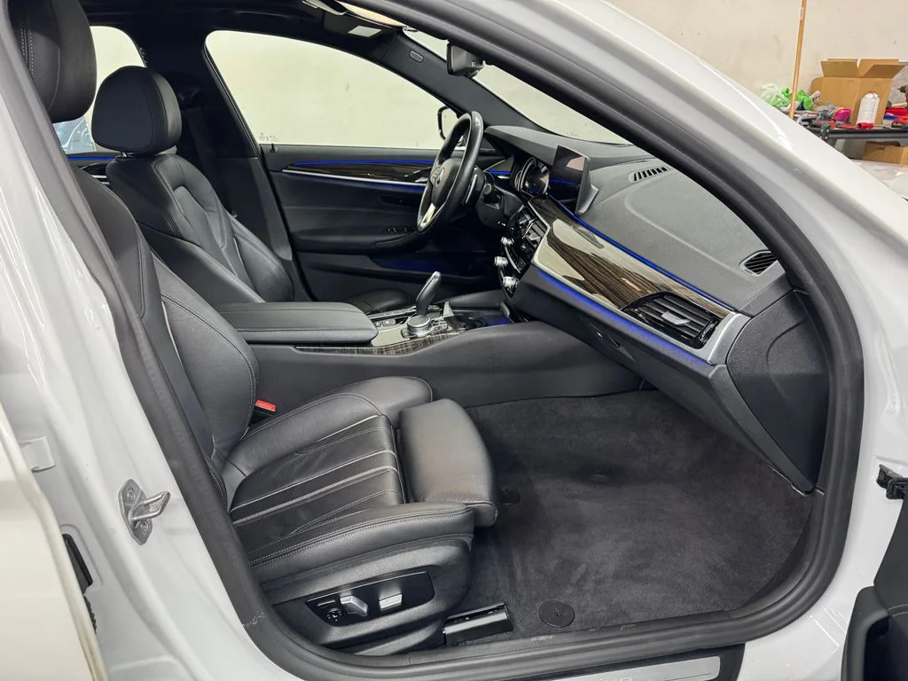 Used 2019 White BMW 530e iPerformance image 27