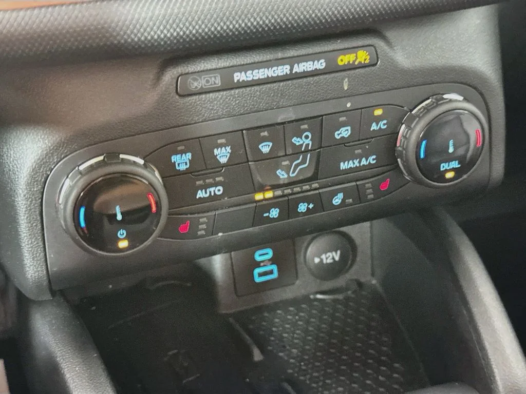Used 2022 Red Ford Outer Banks image 18