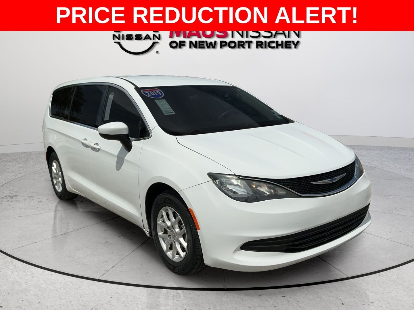 Used 2019 White Chrysler LX image 1