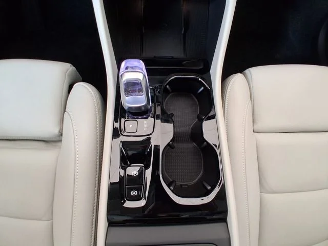 2026 Volvo XC40 Plus - Photo 17