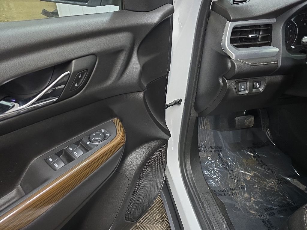 Used 2023 White GMC SLE image 26