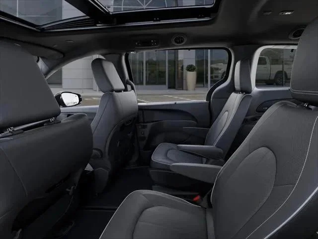 New 2026 Diamond Black Crystal Pearl-Coat Exterior Paint Chrysler Limited image 101