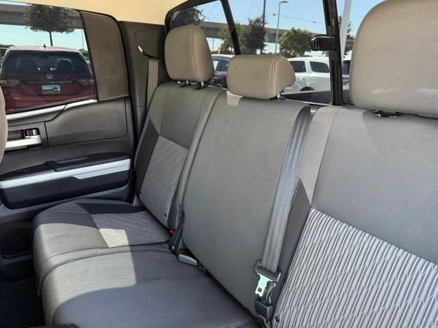 Used 2014 Super White Toyota SR5 image 29