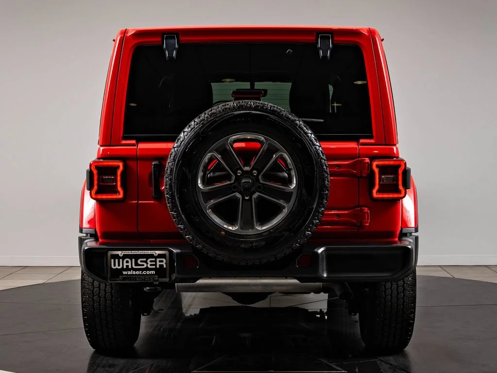 Used 2022 Firecracker Red Clearcoat Jeep Unlimited Sahara image 7