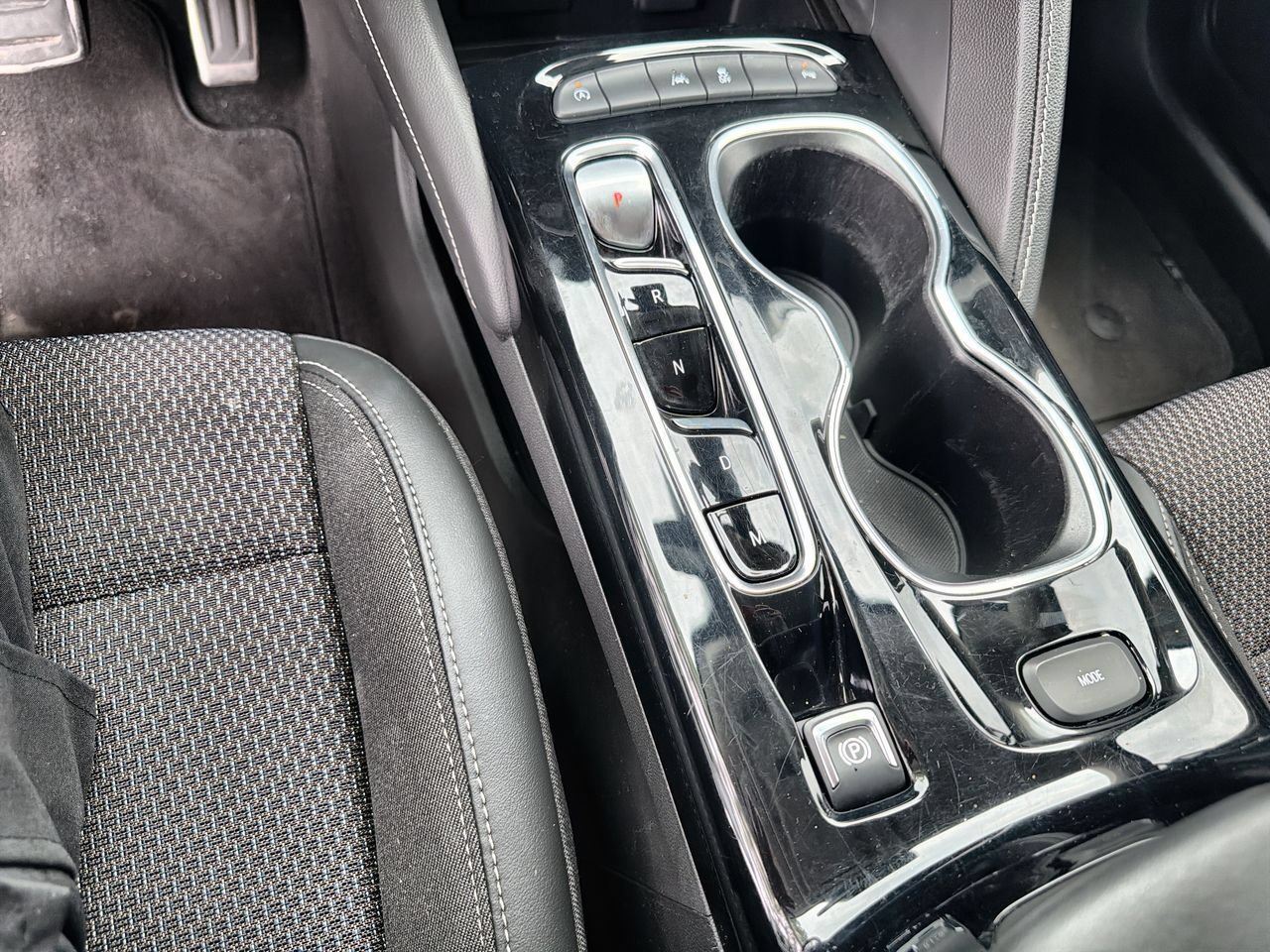 Used 2023 Summit White Buick Preferred image 14
