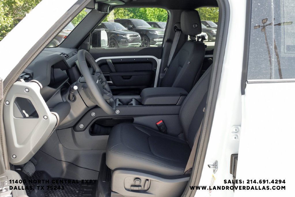 New 2026 Fuji White Land Rover X-Dynamic SE image 31
