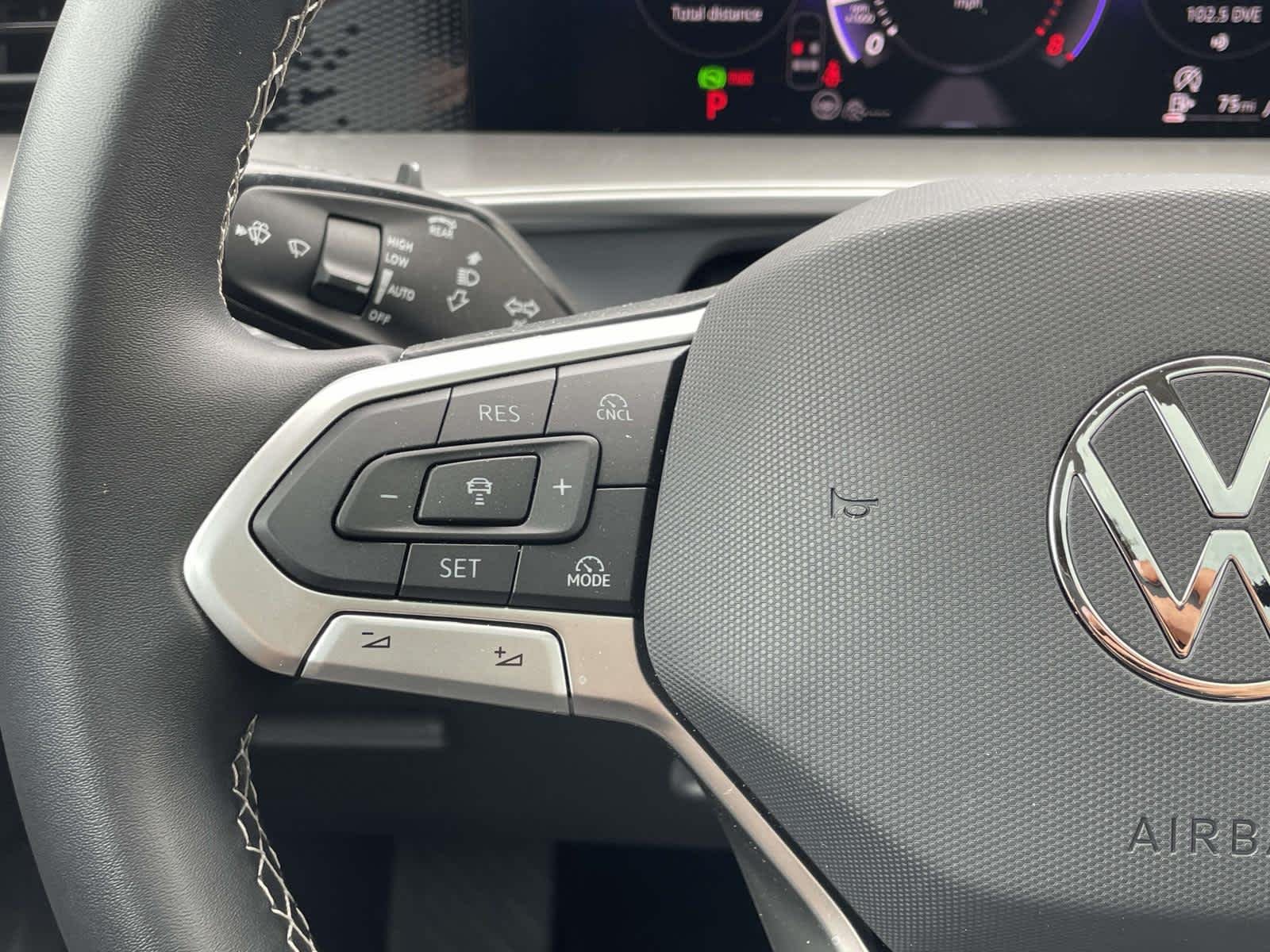 New 2026 Pure White Volkswagen SE image 33