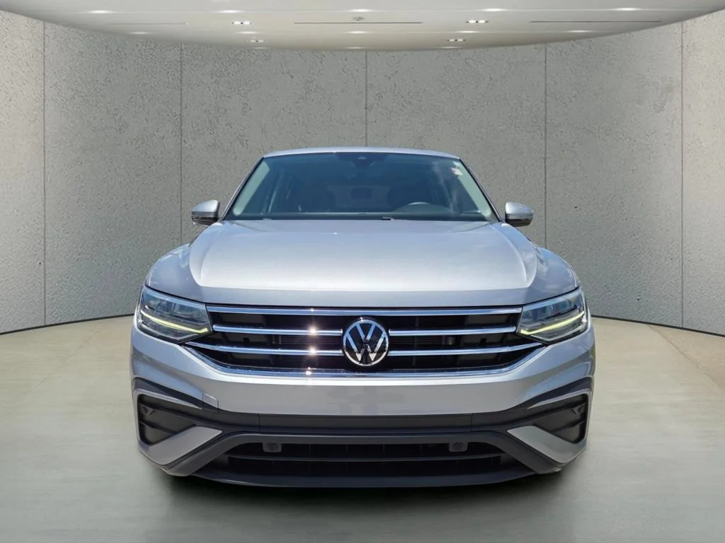 Used 2023 Silver Metallic Volkswagen SE image 12