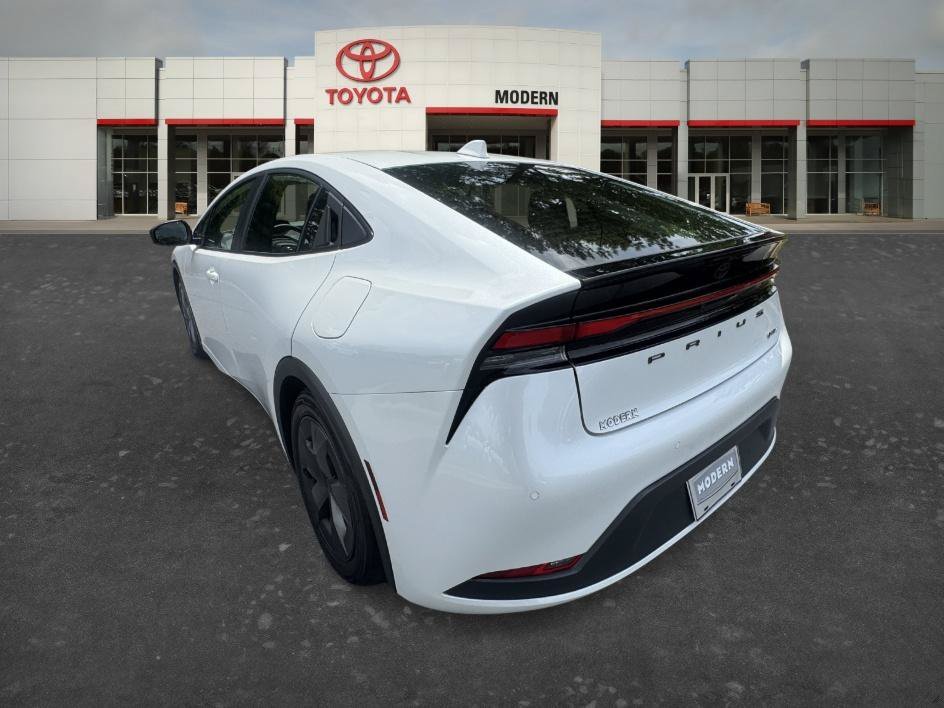 Used 2025 Wind Chill Pearl Toyota LE image 6