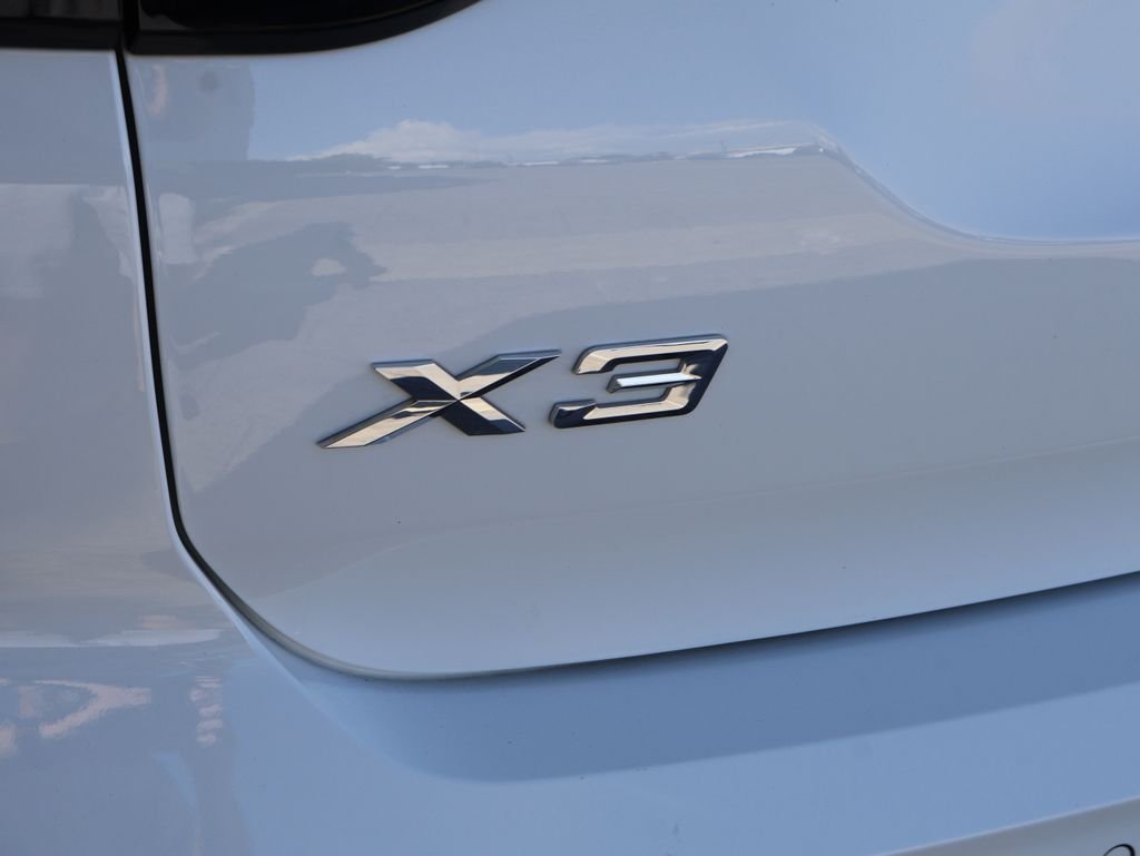 Used 2024 Alpine White BMW xDrive30i image 9