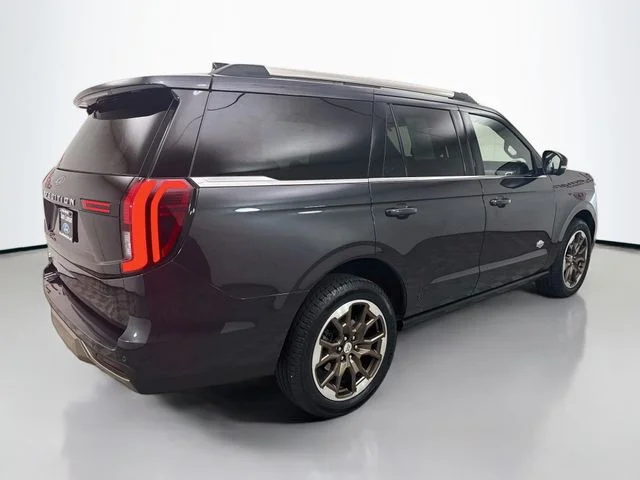 Used 2025 Gray Metallic Ford King Ranch image 7