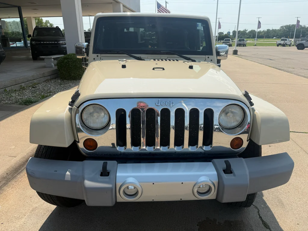 Used 2011 Sahara Tan Jeep Sahara image 7