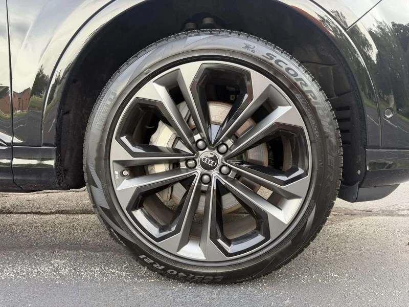 Certified Used 2025  Audi Premium Plus image 33