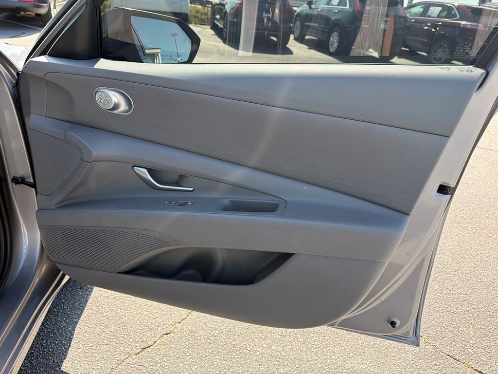 2025 Hyundai Elantra Blue - Photo 14