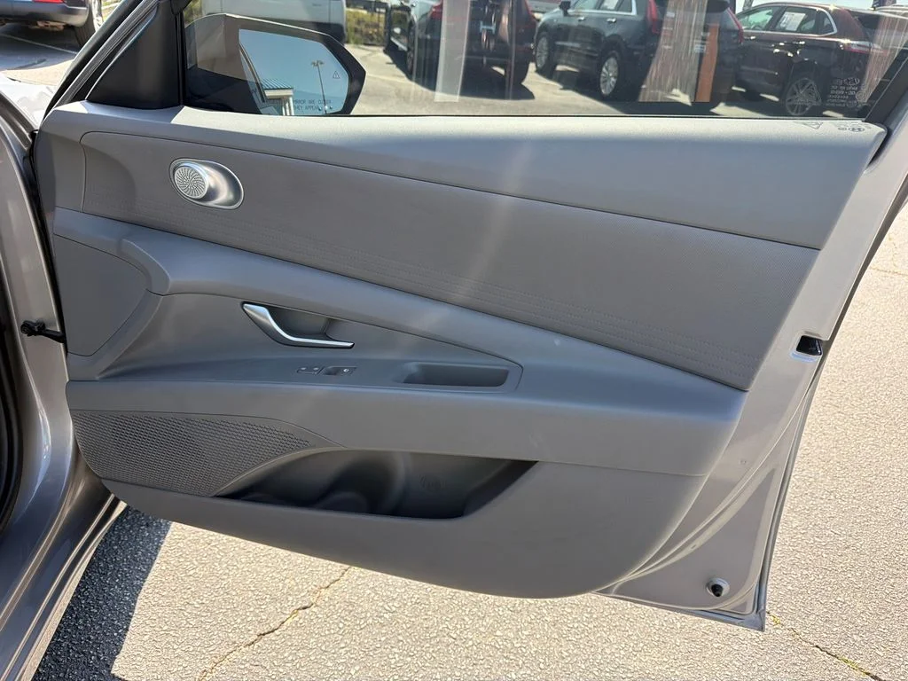 Used 2025 Silver Hyundai Blue image 14