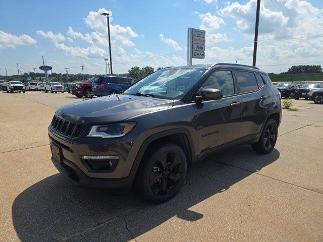 Certified Used 2019 Granite Crystal Metallic Clearcoat Jeep Altitude image 3