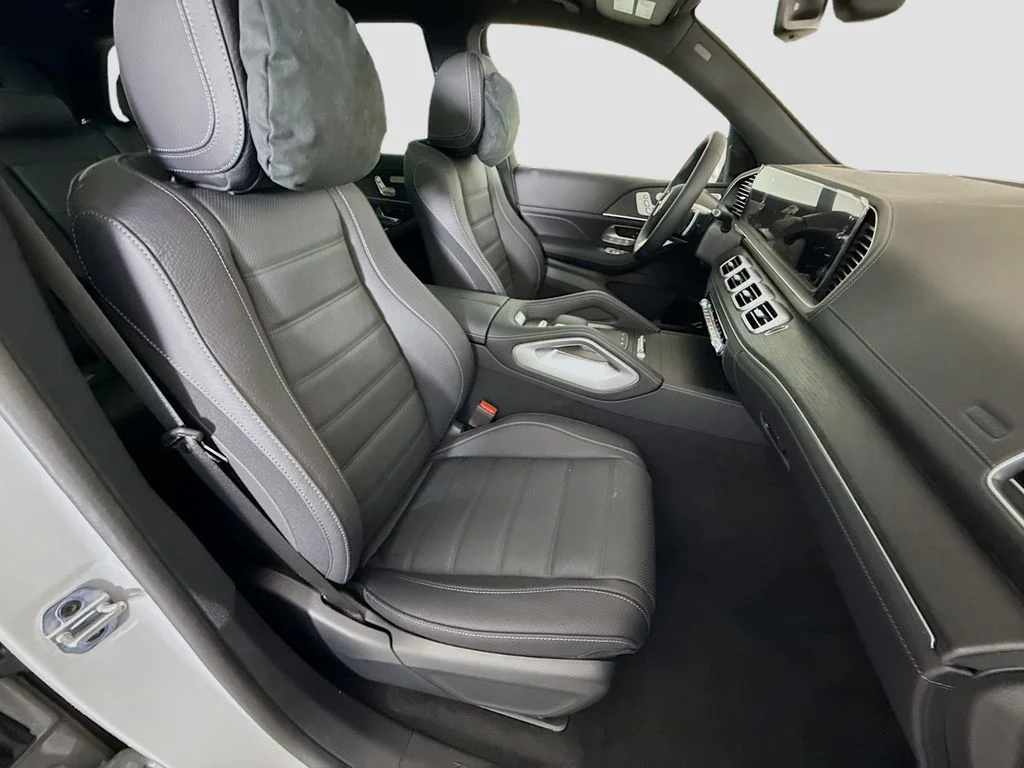 New 2026 White Mercedes-Benz GLS 580 image 31