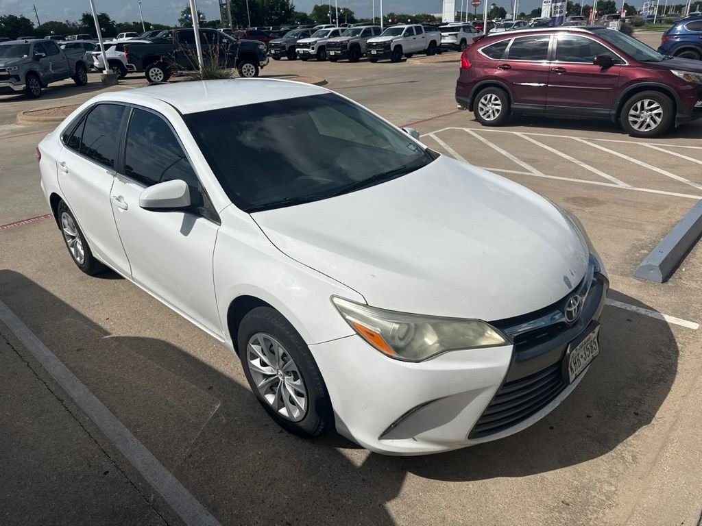 Used 2016  Toyota XLE image 4