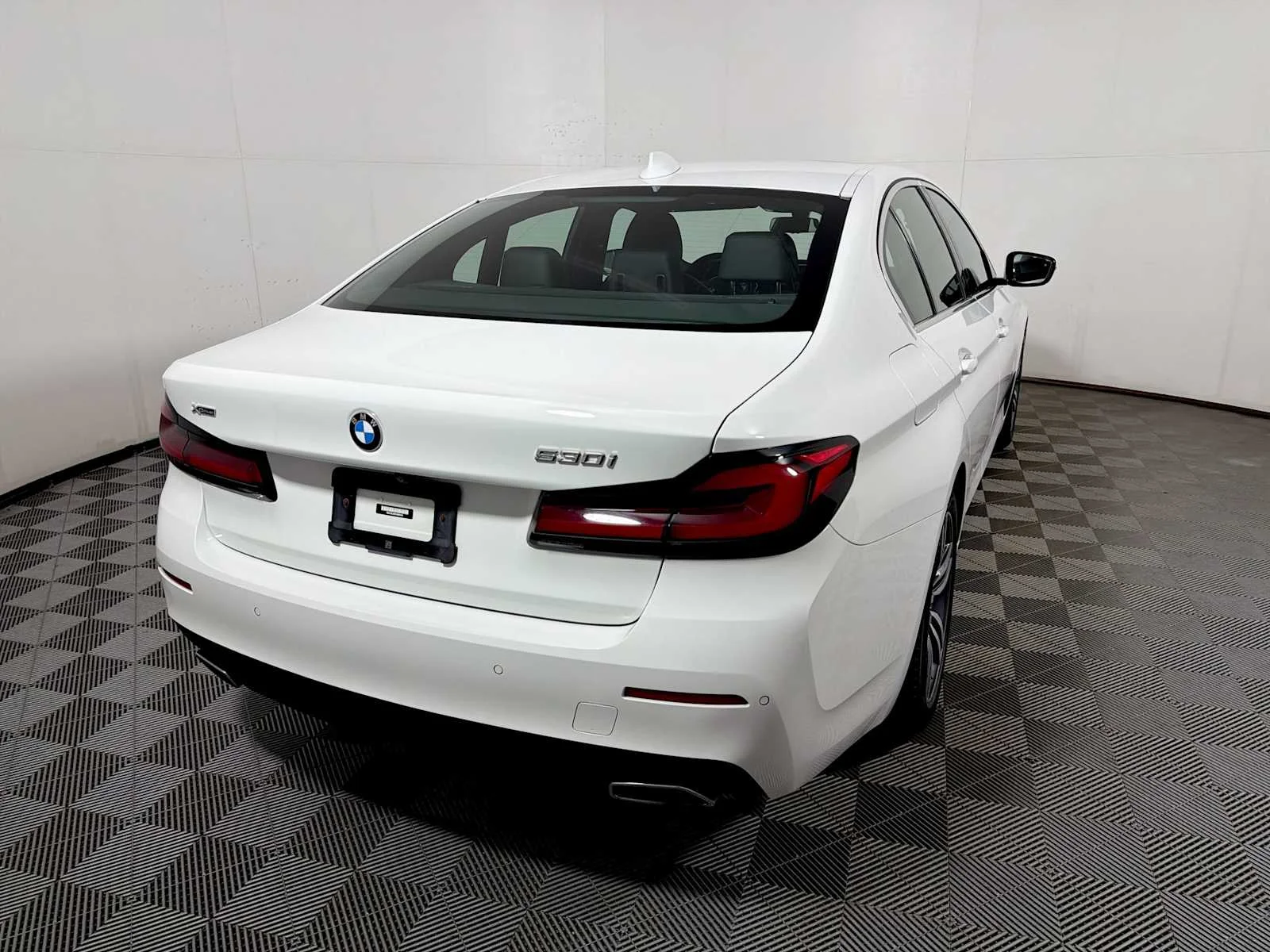 2023 BMW 5 Series 530i - Photo 6