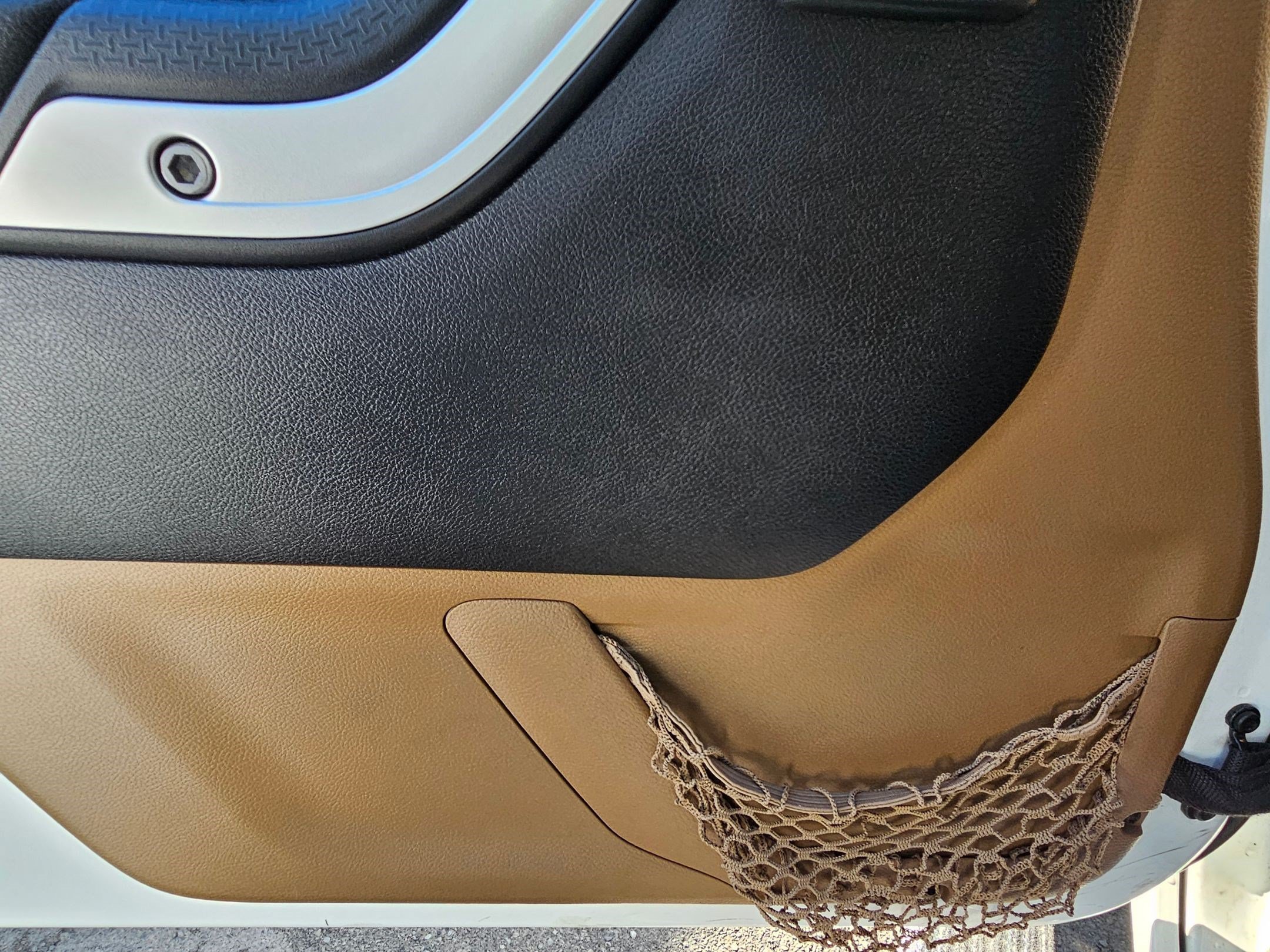 Used 2013 Bright White Clearcoat Jeep Sahara image 13