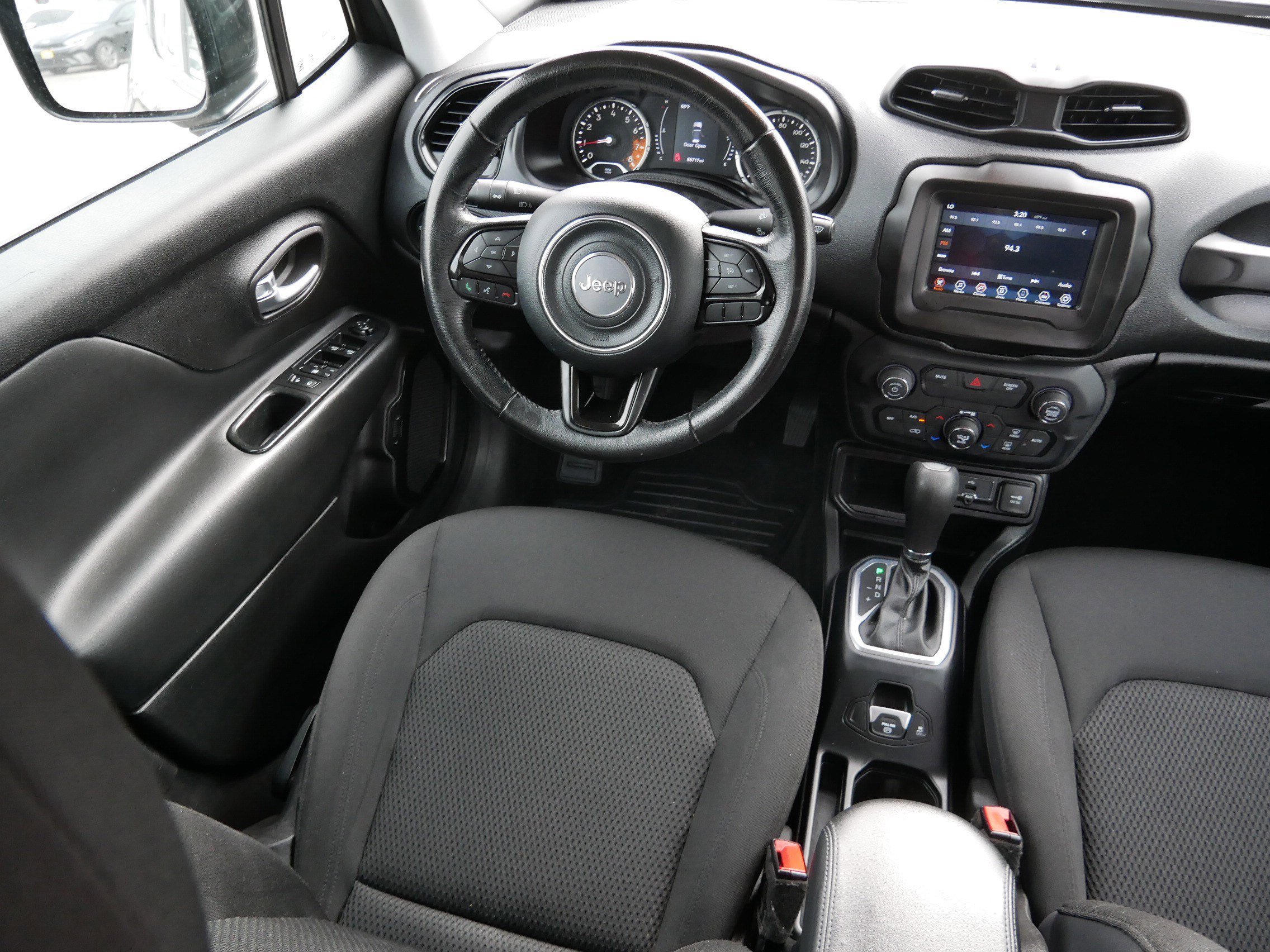 Used 2018 Granite Crystal Metallic Clearcoat Jeep Altitude image 9