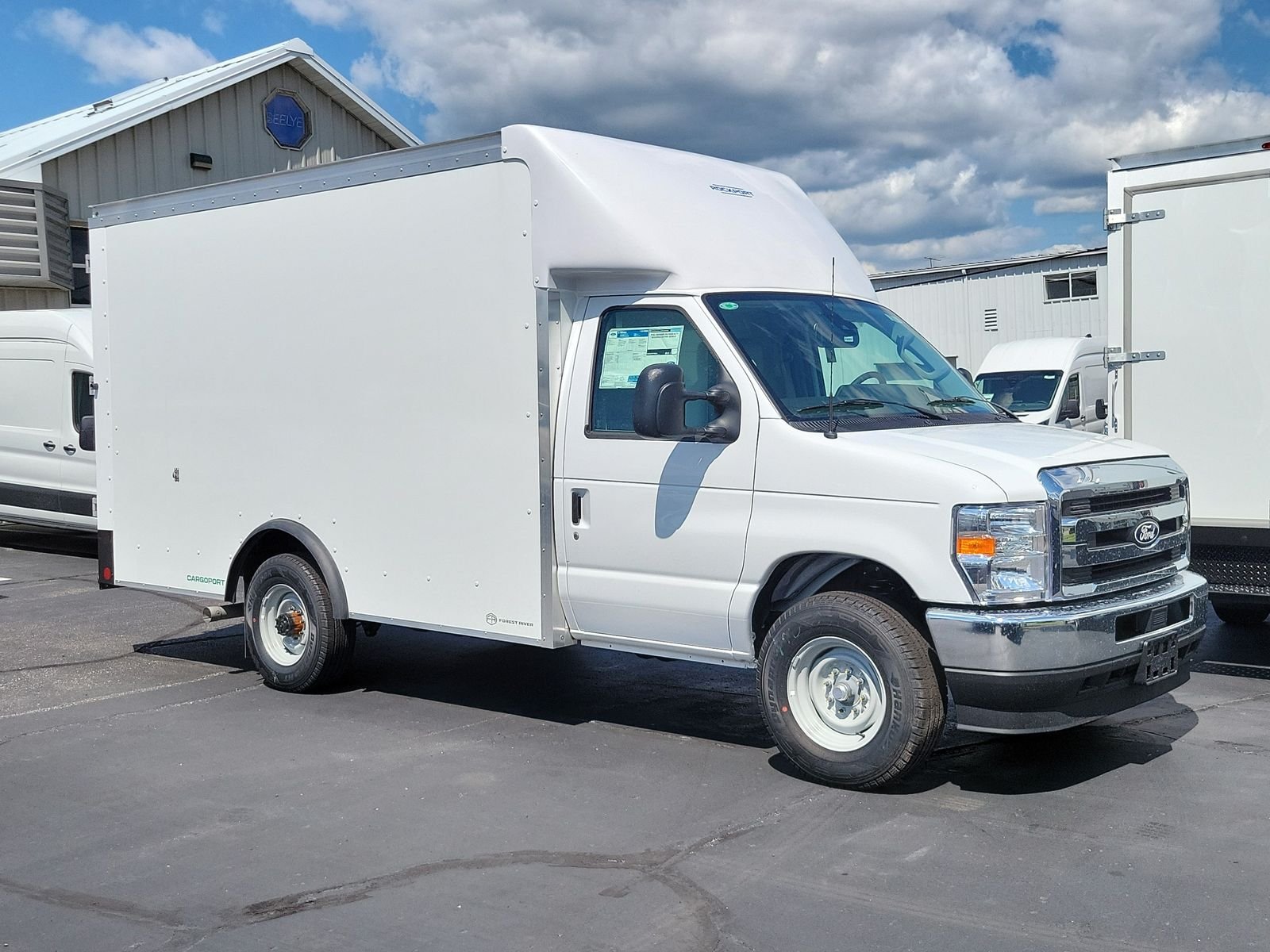 2027 Ford E-Series Cutaway Base